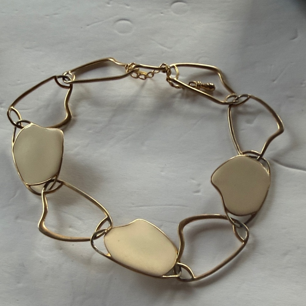 Elegant Gold and Cream Women's necklace